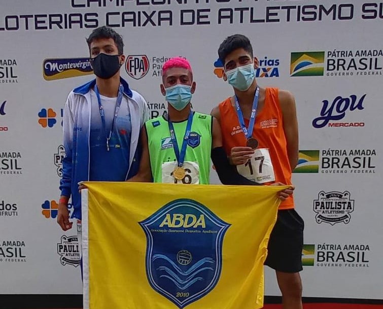 Vinícius Moraes Costa, campeão nos 100 metros com barreiras e nos 300 metros com barreiras 