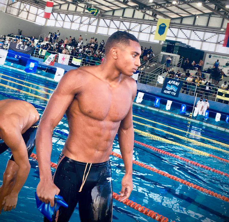 Yuri Cabral durante competição na Arena ABDA - crédito: Rainier Queiroz @pais_de_nadadores